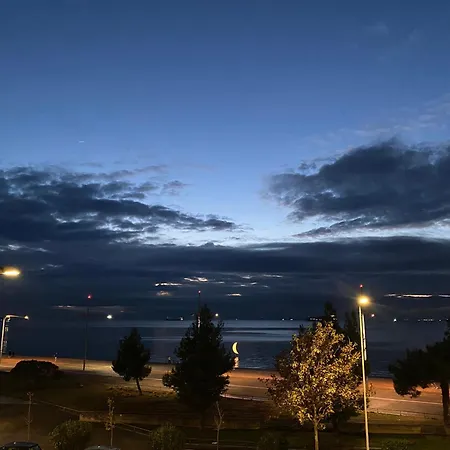 Classy Seaside With Amazing View Апартаменты *